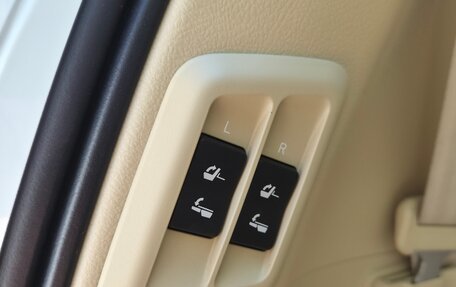 Toyota Land Cruiser Prado 150 рестайлинг 2, 2013 год, 3 700 000 рублей, 21 фотография