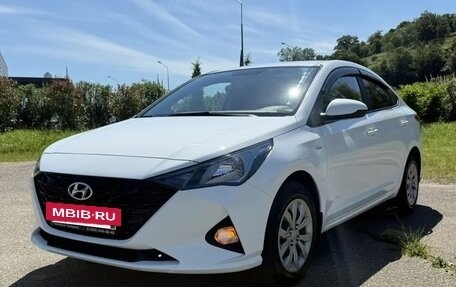 Hyundai Solaris II рестайлинг, 2021 год, 1 500 000 рублей, 2 фотография