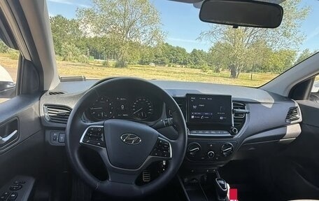 Hyundai Solaris II рестайлинг, 2021 год, 1 500 000 рублей, 12 фотография