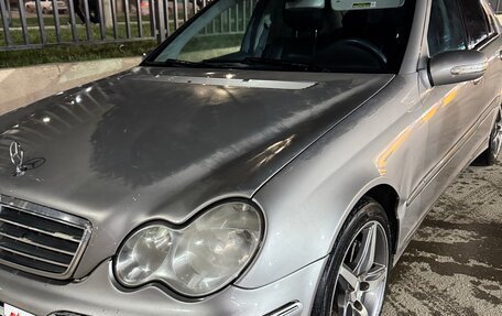 Mercedes-Benz C-Класс, 2005 год, 550 000 рублей, 3 фотография
