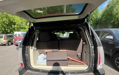 Cadillac Escalade III, 2011 год, 2 400 000 рублей, 16 фотография