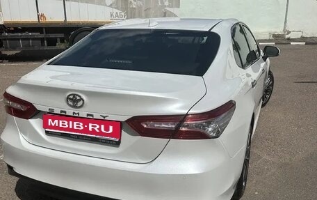 Toyota Camry, 2019 год, 3 150 000 рублей, 4 фотография