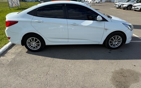 Hyundai Solaris II рестайлинг, 2015 год, 1 050 000 рублей, 3 фотография