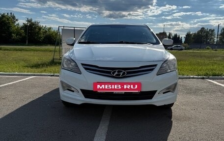 Hyundai Solaris II рестайлинг, 2015 год, 1 050 000 рублей, 2 фотография