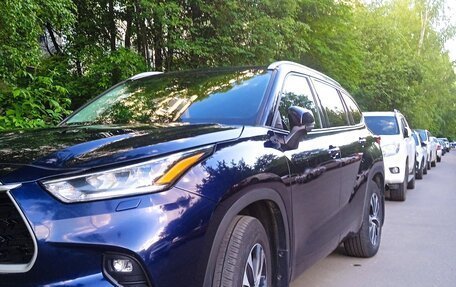 Toyota Highlander, 2021 год, 4 950 000 рублей, 2 фотография