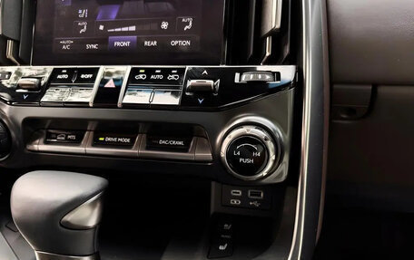 Lexus LX, 2023 год, 13 527 855 рублей, 7 фотография