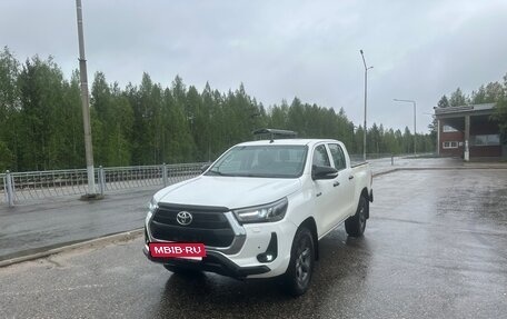 Toyota Hilux VIII, 2016 год, 2 690 000 рублей, 2 фотография