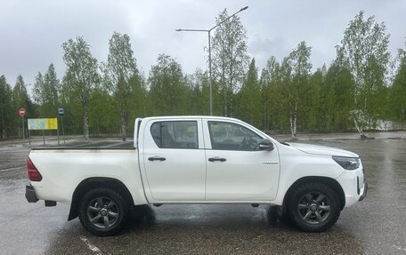 Toyota Hilux VIII, 2016 год, 2 690 000 рублей, 7 фотография