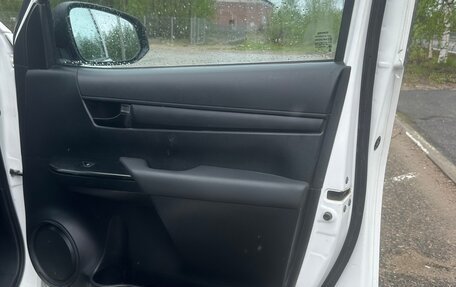Toyota Hilux VIII, 2016 год, 2 690 000 рублей, 16 фотография