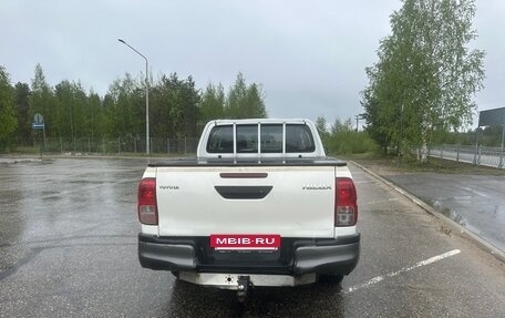 Toyota Hilux VIII, 2016 год, 2 690 000 рублей, 11 фотография