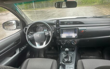 Toyota Hilux VIII, 2016 год, 2 690 000 рублей, 25 фотография