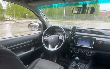 Toyota Hilux VIII, 2016 год, 2 690 000 рублей, 24 фотография