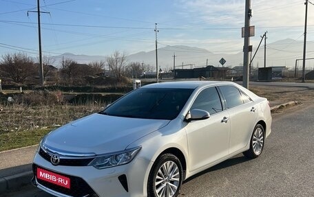 Toyota Camry, 2015 год, 1 990 000 рублей, 4 фотография