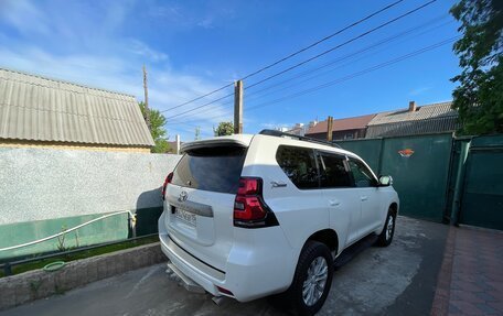 Toyota Land Cruiser Prado 150 рестайлинг 2, 2022 год, 6 200 000 рублей, 3 фотография