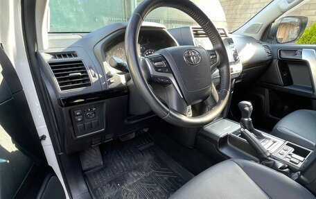 Toyota Land Cruiser Prado 150 рестайлинг 2, 2022 год, 6 200 000 рублей, 12 фотография