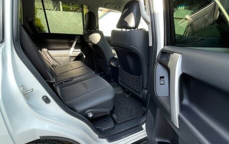 Toyota Land Cruiser Prado 150 рестайлинг 2, 2022 год, 6 200 000 рублей, 5 фотография