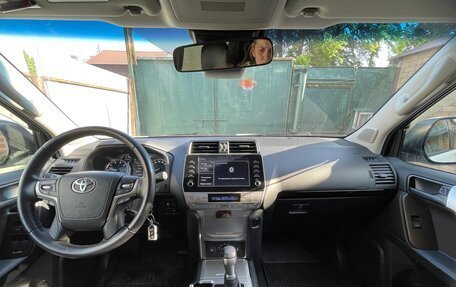 Toyota Land Cruiser Prado 150 рестайлинг 2, 2022 год, 6 200 000 рублей, 8 фотография