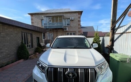Toyota Land Cruiser Prado 150 рестайлинг 2, 2022 год, 6 200 000 рублей, 2 фотография