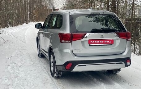 Mitsubishi Outlander III рестайлинг 3, 2021 год, 2 250 000 рублей, 5 фотография