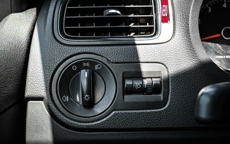 Volkswagen Polo VI (EU Market), 2011 год, 600 000 рублей, 14 фотография