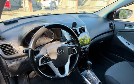 Hyundai Solaris II рестайлинг, 2012 год, 800 000 рублей, 4 фотография