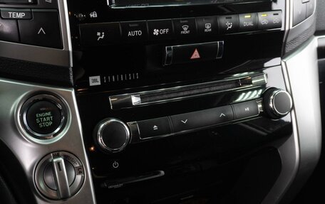 Toyota Land Cruiser 200, 2013 год, 3 719 000 рублей, 19 фотография