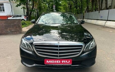 Mercedes-Benz E-Класс, 2019 год, 1 850 000 рублей, 3 фотография