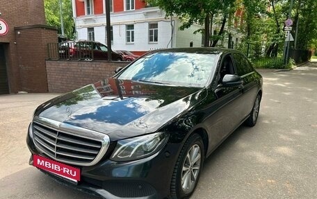 Mercedes-Benz E-Класс, 2019 год, 1 850 000 рублей, 4 фотография
