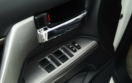 Toyota Land Cruiser 200, 2014 год, 4 945 055 рублей, 22 фотография