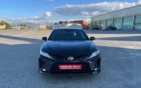 Toyota Camry, 2021 год, 3 180 000 рублей, 3 фотография
