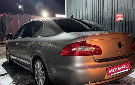 Skoda Superb III рестайлинг, 2011 год, 980 000 рублей, 3 фотография