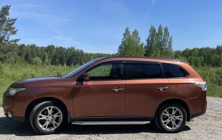 Mitsubishi Outlander III рестайлинг 3, 2012 год, 1 380 000 рублей, 2 фотография