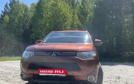 Mitsubishi Outlander III рестайлинг 3, 2012 год, 1 380 000 рублей, 8 фотография