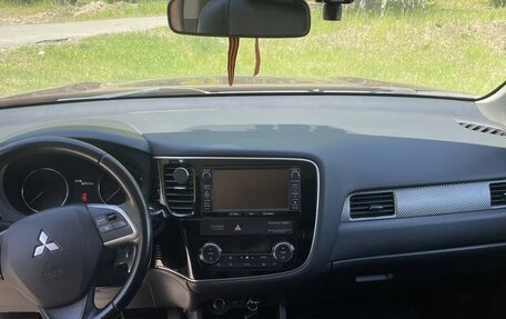 Mitsubishi Outlander III рестайлинг 3, 2012 год, 1 380 000 рублей, 10 фотография