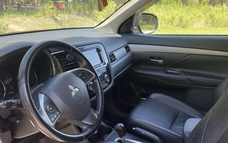 Mitsubishi Outlander III рестайлинг 3, 2012 год, 1 380 000 рублей, 12 фотография