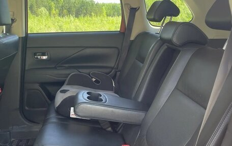 Mitsubishi Outlander III рестайлинг 3, 2012 год, 1 380 000 рублей, 15 фотография