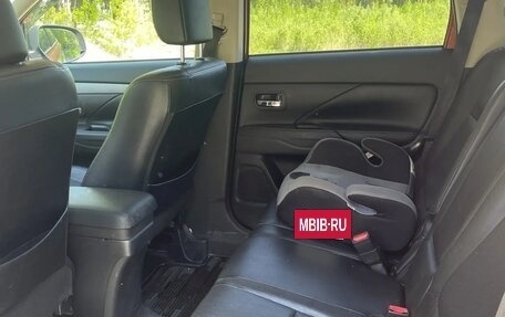 Mitsubishi Outlander III рестайлинг 3, 2012 год, 1 380 000 рублей, 13 фотография