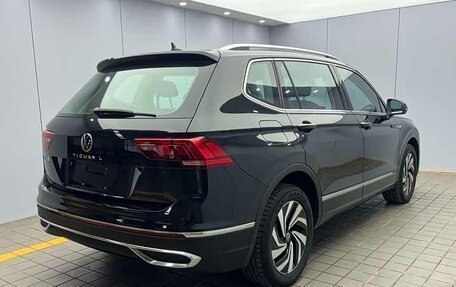Volkswagen Tiguan II, 2023 год, 2 080 000 рублей, 4 фотография