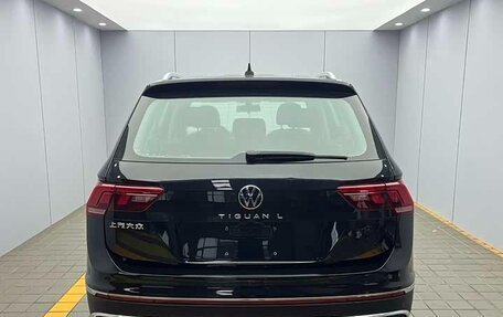 Volkswagen Tiguan II, 2023 год, 2 080 000 рублей, 5 фотография