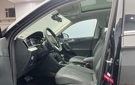 Volkswagen Tiguan II, 2023 год, 2 080 000 рублей, 8 фотография