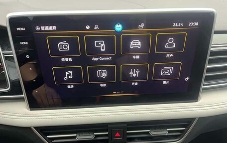 Volkswagen Tiguan II, 2023 год, 2 080 000 рублей, 11 фотография