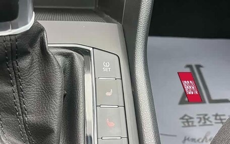 Volkswagen Tiguan II, 2023 год, 2 080 000 рублей, 12 фотография