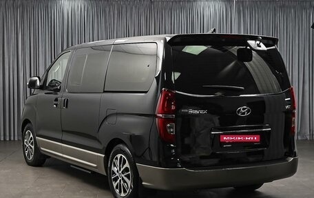 Hyundai Grand Starex Grand Starex I рестайлинг 2, 2020 год, 3 890 000 рублей, 2 фотография