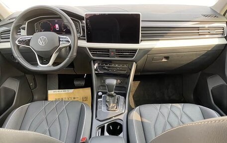 Volkswagen Tiguan II, 2023 год, 2 060 000 рублей, 9 фотография