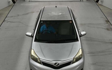 Toyota Vitz, 2011 год, 670 000 рублей, 2 фотография