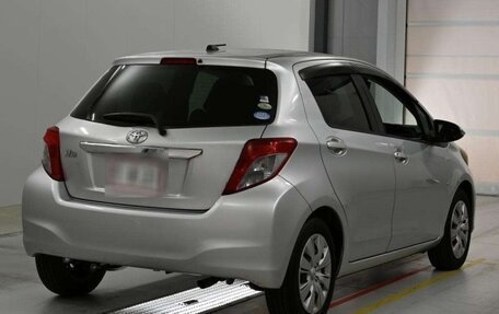 Toyota Vitz, 2011 год, 670 000 рублей, 4 фотография