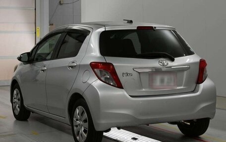 Toyota Vitz, 2011 год, 670 000 рублей, 6 фотография