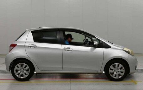 Toyota Vitz, 2011 год, 670 000 рублей, 7 фотография