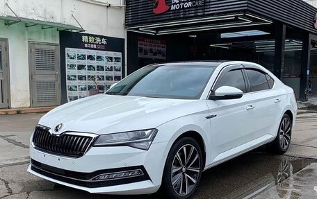 Skoda Superb III рестайлинг, 2022 год, 2 150 000 рублей, 3 фотография