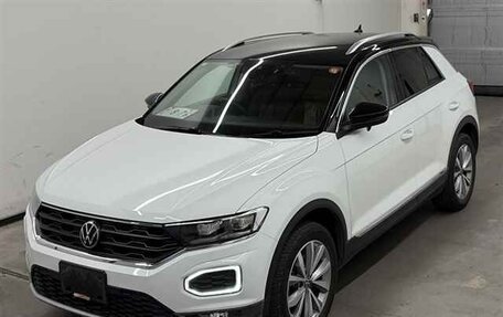 Volkswagen T-Roc I, 2021 год, 1 370 000 рублей, 2 фотография